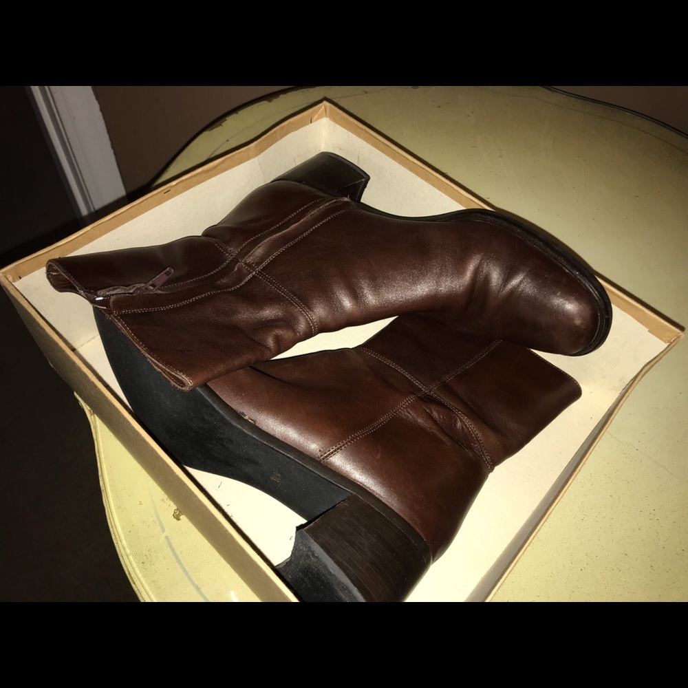 Woman’s Coach Boots - Picture 3 of 6